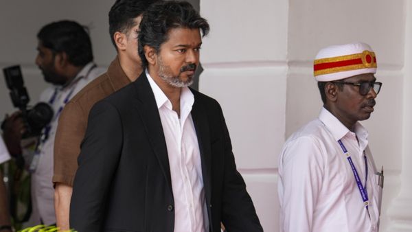 லண்டன் ஓவர்.. அடுத்து சுவிட்சர்லாந்து டிரிப் செல்லும் விஜய்.. எதுக்கு தெரியுமா?