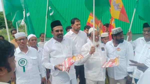 மசூதியில் வாக்கு சேகரித்த தவெகவினர்! பள்ளிவாசலில் விசில் அடித்ததால் சங்கடப்பட்ட அமைச்சர் ஷாஜகான்!