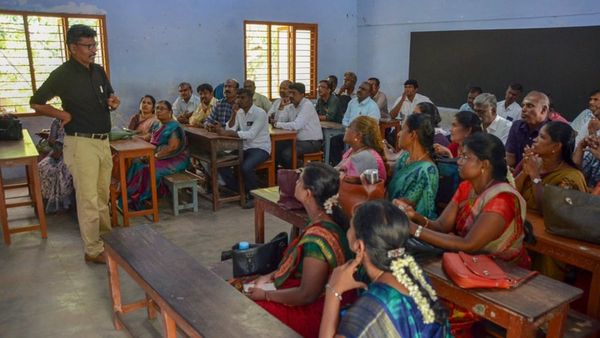 அப்பாடா.. ஒரு வழியா வந்தாச்சு அறிவிப்பு! ஆசிரியர்களுக்கு ட்ரான்ஃபர்! வெளியானது கவுன்சிலிங் தேதி!