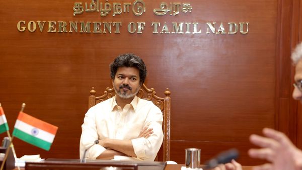 இடைத்தேர்தலுக்கு பின் இருக்கு பெரிய சம்பவம்.. கலக்கத்தில் அமைச்சர்கள் .. விஜய் அதிரடி திட்டம்