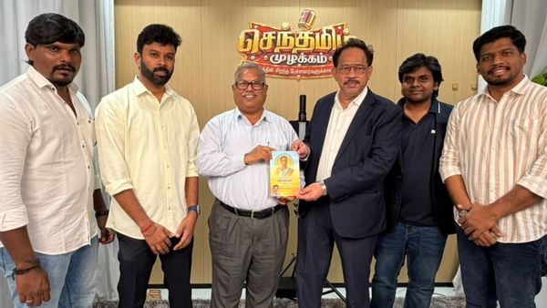 துபாயில் நடந்த 'மாண்புமிகு மனைவி' நூல் வெளியீடு: மனைவியின் நினைவுகளை பகிர்ந்த மதுரை கவிஞர் இரா.இரவி