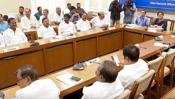 ஒரே முடிவை எடுத்த தவெக, திமுக.. தேர்தல் ஆணையத்தின் அனைத்து கட்சி கூட்டத்தில் இருந்து வெளிநடப்பு!