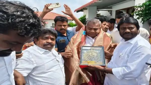 எடப்பாடிக்கு கடிதம் எழுதிய அடுத்த 1 மணி நேரத்தில் தவெகவில் இணைந்த முன்னாள் எம்.எல்.ஏ முருகுமாறன்!