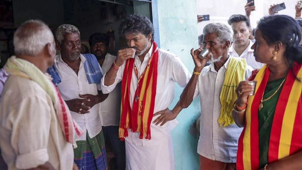 மதுராந்தகம், தாராபுரம் தொகுதிகளுக்கு புதிய திட்டம்! மரகதம் குமரவேலிடம் சொன்னதை செய்த விஜய்