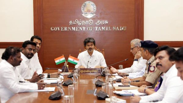 இடைத்தேர்தல் நேரத்தில் விஜய் போட்ட கணக்கு: கேரளா விரையும் தமிழக அமைச்சர்கள் குழு! பின்னணி என்ன?
