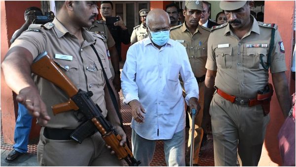 ஜெம் வீரமணி வழக்கில்.. போலீஸ் அதிரடி ஆக்ஷன்! 5 பேருக்கு எதிராக லுக் அவுட் நோட்டீஸ்