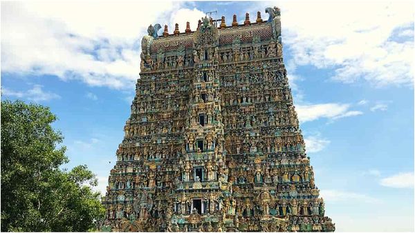 மீனாட்சி அம்மன் கோயிலில் மின்தடை.. எடப்பாடி பழனிசாமி வந்துபோது இருண்ட கருவறை!