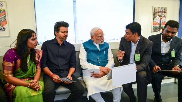 மெட்ரோவில் இவங்க எல்லாம் கூட இருந்தா நல்லா இருக்கும்.. விஜய் வைத்த கோரிக்கை.. நோ சொன்ன மோடி!