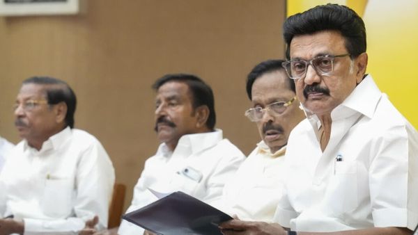 டெல்லியில் திமுகவிடம் கெஞ்சிய பெண் தலைவர்! காங்கிரஸை கழற்றிவிட்டு 3வது அணி அமைக்கும் திமுக?