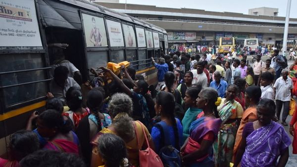 தவெக சொதப்பல்.. பேருந்துக்காக முண்டியடிக்கும் மக்கள்.. தொடர் விடுமுறையில் பரிதாபம்