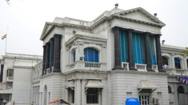 தொடங்கியது பட்ஜெட் கூட்டத்தொடர்: சசிகலா, தினகரன் பெயரை குறிப்பிட்டதற்கு திமுக எதிர்ப்பு