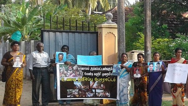 திருகோணமலை: காணாமல் ஆக்கப்பட்டோரின் குடும்பத்தினருடன் சம்பந்தன் பேச்சு