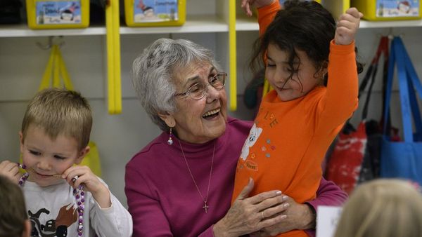 உலகிலேயே அதிக மகிழ்ச்சியான நாடு நார்வே, 122-ஆவது இடத்தில இந்தியா