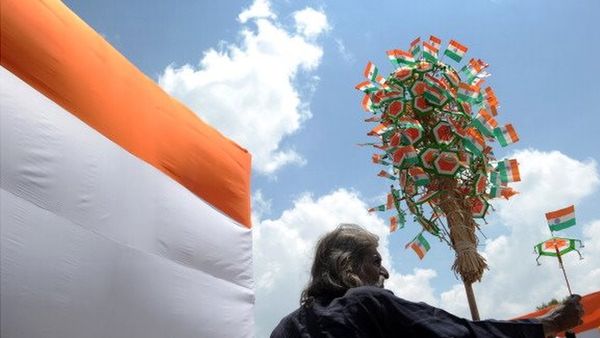 வந்தே மாதரம் பாடினால்தான் கவுன்சிலர் பதவி தப்புமா? முஸ்லிம் உறுப்பினர்களுக்கு தர்மசங்கடமா?