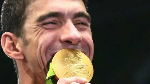 வெள்ளை சுறாவோடு நீச்சல் போட்டிக்கு தயாராகும் மைக்கேல் ஃபெல்ப்ஸ்