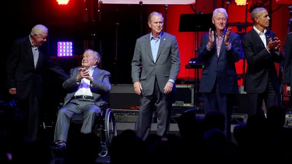 ஐந்து முன்னாள் அமெரிக்க அதிபர்கள் ஒரே மேடையில்!