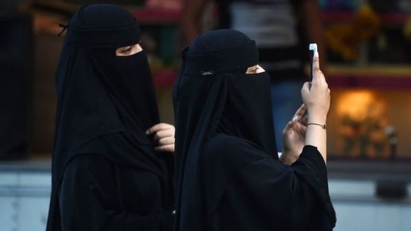 விளையாட்டு அரங்கினுள் பார்வையாளர்களாக பெண்கள்: சௌதி அரசு உத்தரவு