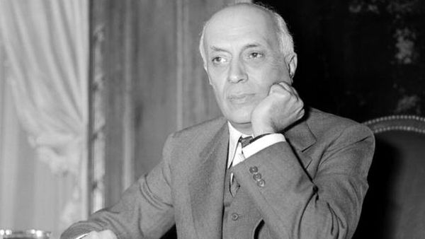 நேரு புனரமைக்க ஆதரவு தெரிவிக்காத சோமநாதர் கோயிலுக்கு அவரது பேரன் சென்றது ஏன்?