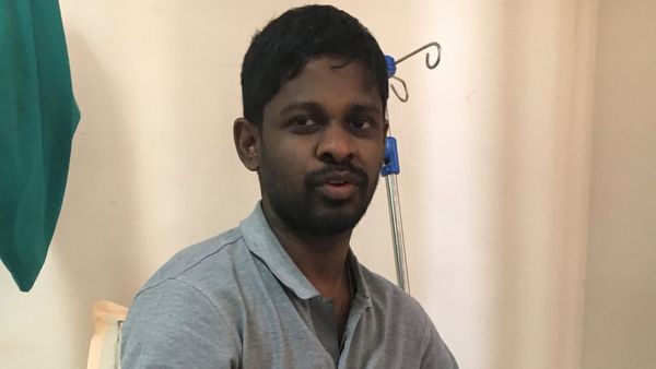 ''மருத்துவம் படிக்கவந்த என்னை டீ விநியோகிக்க வைத்தனர்'': தற்கொலைக்கு முயன்ற தமிழக மாணவர்