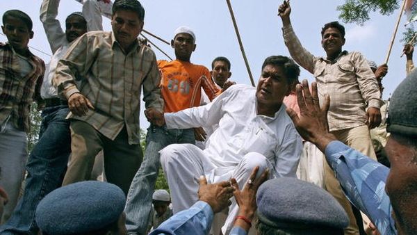 மறுக்கப்படும் வாய்ப்புகள்: இந்தியாவில் மேட்டுக்குடிகளுக்கு மட்டுமே உயர்கல்வி சாத்தியமா?