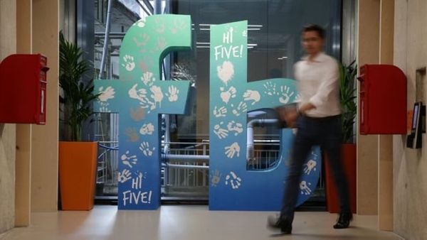 குறைந்த நேரம் செலவிடும் பயன்பாட்டாளர்கள்: புலம்பும் ஃபேஸ்புக்