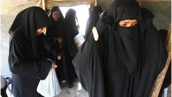 முஸ்லிம் பெண்கள் ஃபர்தா அணிவது அவசியம் இல்லை :செளதி மதகுரு