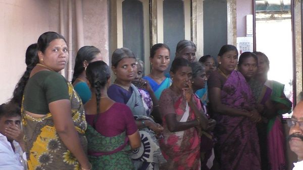 #கள தகவல்: தீயில் கருகிய காதல் ஜோடியின் 100-ஆவது நாள் மண வாழ்க்கை: சோகத்தில் துடிக்கும் கிராமம்