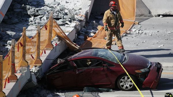 அமெரிக்காவில் பாலம் இடிந்து 4பேர் பலி; 10 பேர் காயம்