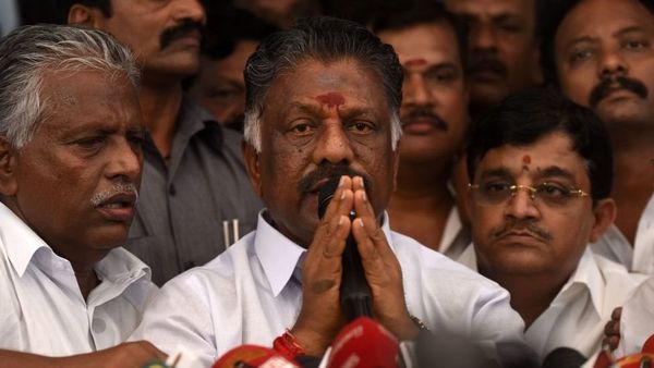 வாதம் விவாதம்: கர்நாடக தேர்தல்: பாஜகவுக்கு ஓபிஎஸ்ஸின் வாழ்த்து அரசியல் நாகரீகமா? எஜமான விசுவாசமா?