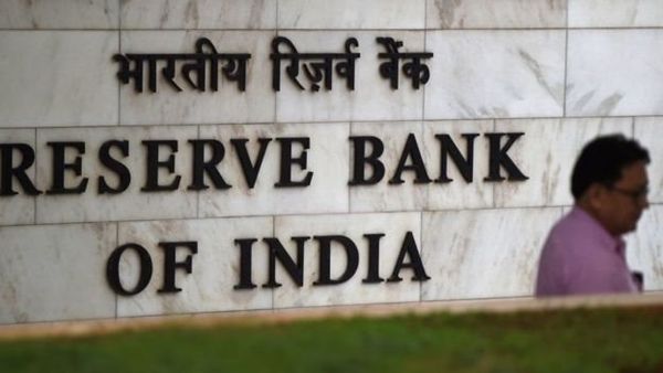 'ஜெயக்குமார் தவிர இன்னும் இருவர் இருக்கிறார்கள்' - வெற்றிவேல்