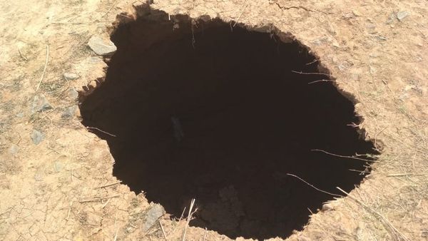 தென்பெண்ணை ஆற்றின் குறுக்கே கட்டப்பட்ட தடுப்பணை ஒன்றரை மாதத்தில் உடைந்தது