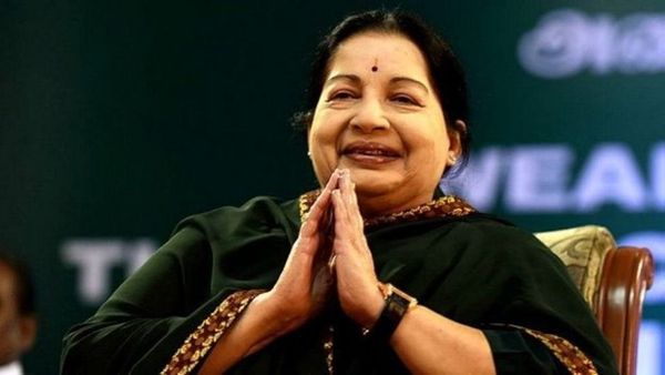 சசிகலா டிஸ்சார்ஜ்: பெங்களூரு மருத்துவமனையில் இருந்து கிளம்பினார்