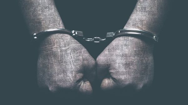 டெல்லி விவசாயிகள் போராட்டம்: பத்திரிகையாளர்களை நசுக்குகிறதா அரசு? - குவியும் வழக்குகள்