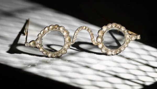 முகலாயர் கால இந்திய வரலாற்றுப் பொக்கிஷங்களை பல கோடிக்கு ஏலம் விடும் லண்டன் நிறுவனம்