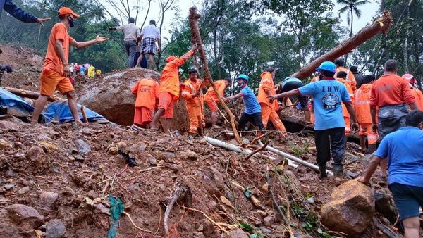 கேரளாவை உலுக்கும் கனமழை, வெள்ளம்: அடுத்த 5 நாட்களுக்கான முக்கியத் தகவல்கள்; சபரிமலை யாத்திரை ரத்து