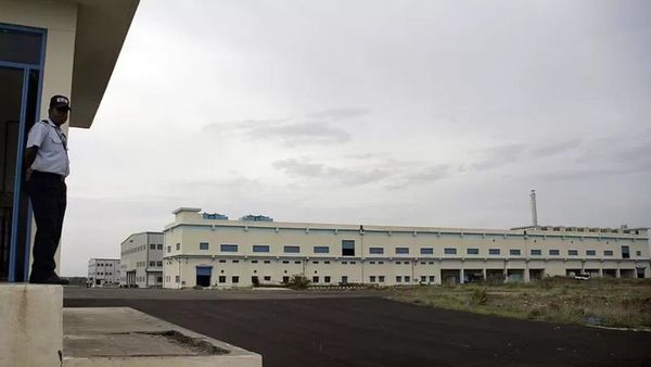 தரமற்ற உணவால் ஊழியர்கள் இறந்ததாக பரவிய தகவல்: பெண் தொழிலாளர்களின் போராட்டம் முடிவுக்கு வந்தது