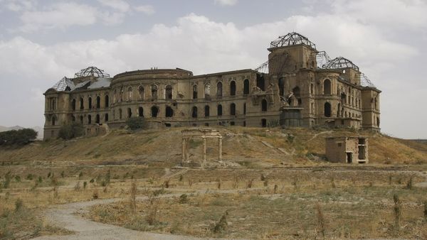 அஷ்ரப் கனி: முன்னாள் ஆப்கானிஸ்தான் ஜனாதிபதி தலிபான்களிடமிருந்து தப்பி ஓடிய தருணம்