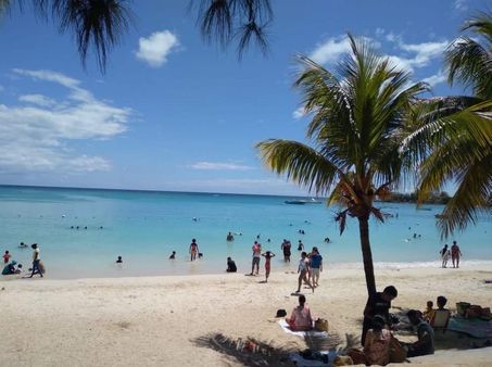 மொரிஷியஸ் விமானத்தின் கழிவறை குப்பைத்தொட்டியில் பச்சிளம் குழந்தை