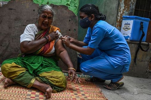 தமிழகத்தில் பூஸ்டர் தடுப்பூசி திட்டம்: பக்க விளைவு வருமா? வல்லுநர்கள் என்ன சொல்கிறார்கள்?