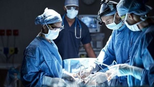 மரபணு மாற்றப்பட்ட பன்றியின் இதயம்: மனிதனுக்குப் பொருத்தி அமெரிக்காவில் சாதனை