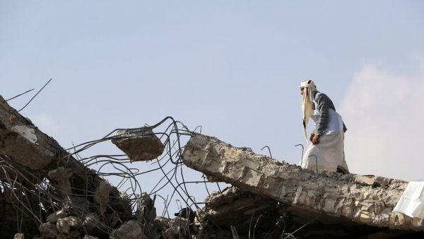 ஏமன் சிறை மீது சௌதி கூட்டணி விமானத் தாக்குதல்: 70 பேர் பலி, ஐ.நா. கண்டனம்