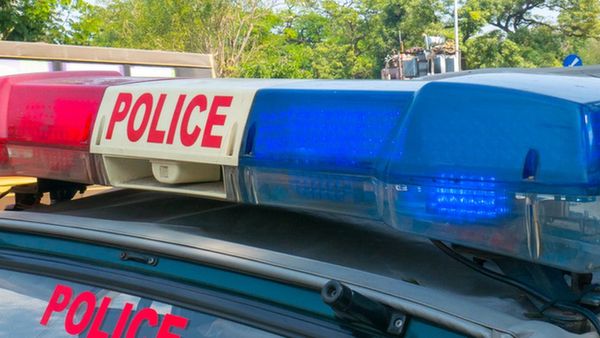 மமதா பானர்ஜி பயணித்த விமானத்தை நோக்கி மற்றொரு விமானம் வந்ததாக புகார்