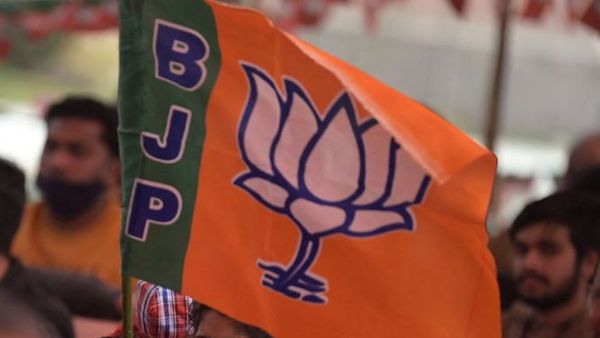 ஜின்னா இந்தியாவை ஒரு முறை பிரித்தாா்; பாஜகவினா் தினமும் பிரிக்கின்றனா்: சிவசேனை எம்.பி.