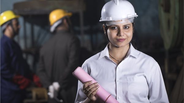 தமிழ்நாட்டில் நாளை முதல் உயரும் சுங்கச்சாவடி கட்டணம்: 24 இடங்களில் நடைமுறைக்கு வருகிறது