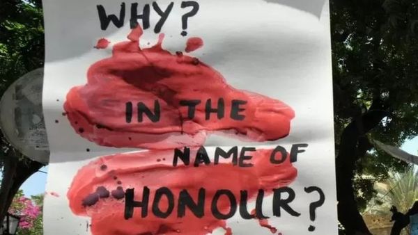 பாகிஸ்தானில் ஆணவக்கொலை: மாடலிங் செய்வது பிடிக்காமல் அக்காவை சுட்டுக் கொன்ற தம்பி