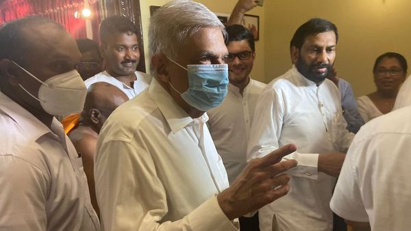 இலங்கை நெருக்கடி: மக்களை எல்லா பிரச்னைகளில் இருந்தும் மீட்டெடுப்பேன் - புதிய பிரதமர் ரணில் உறுதி