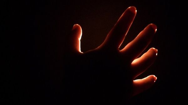 இலங்கை பொருளாதார நெருக்கடி பெட்ரோல் தேட ஏற்பட்ட தாமதத்தால் பச்சிளம் குழந்தை பலி