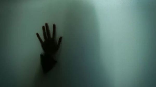 காசோலை மோசடி விவகாரம் - தோனி உட்பட 8 பேர் மீது வழக்குப்பதிவு