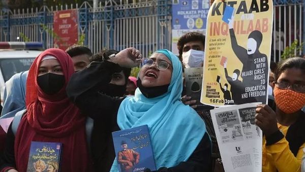 கர்நாடகாவில் மீண்டும் தலைதூக்கும் ஹிஜாப் விவகாரம்: 6 மாணவிகள் இடைநீக்கம்