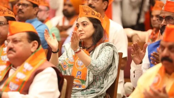 நபிகள் நாயகம் அவதூறு: நூபுர் ஷர்மாவின் கைதை வலியுறுத்தி போராட்டங்கள் - பல மாநிலங்களில் வன்முறை